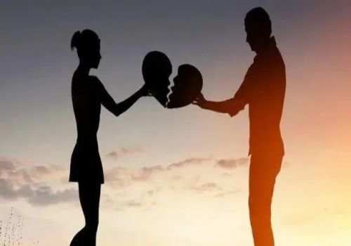 徐州婚外情调查：两套房一辆车离婚怎么分